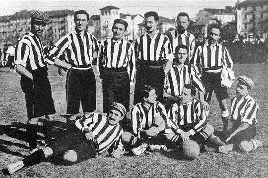 Juventus black and white uniforms from 1903