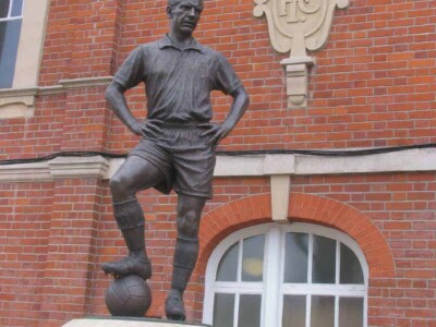 Johny Haynes outside his stand. Statue of Johnny Haynes outside Fulham FC's football ground.